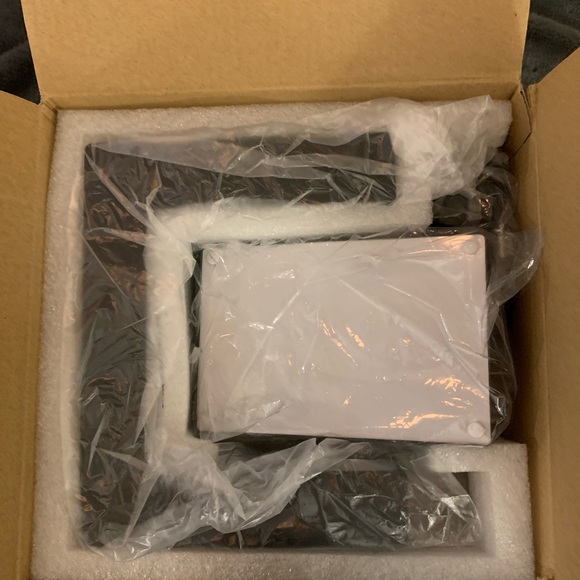 2 x Magnetic Levitation LED Floating Photo Frames - Picture 4 of 8
